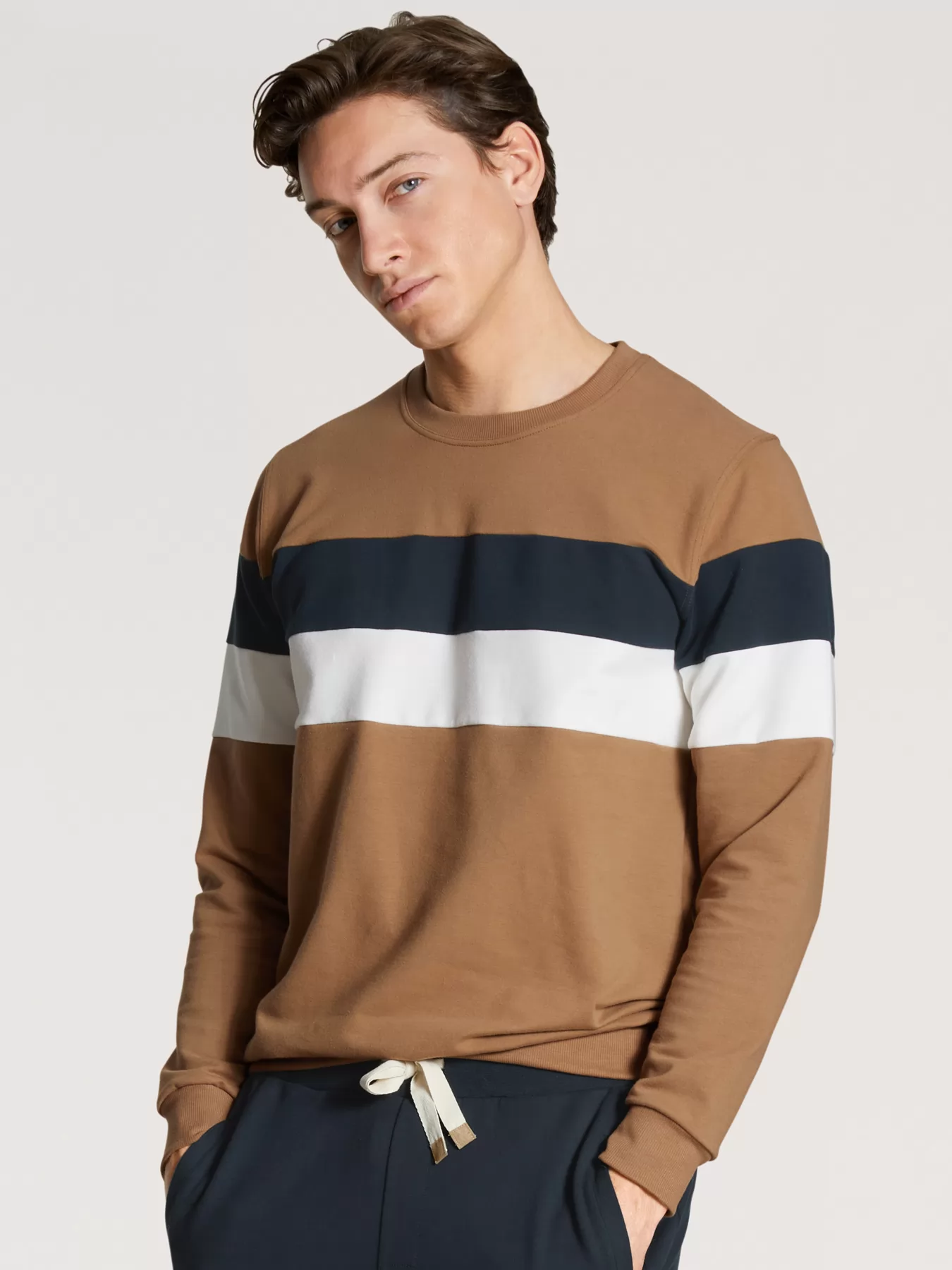 Biały, brązowy, granatowy Bluza dresowa męska Calida Remix Lounge Leisure 15111 - zdjęcie 1