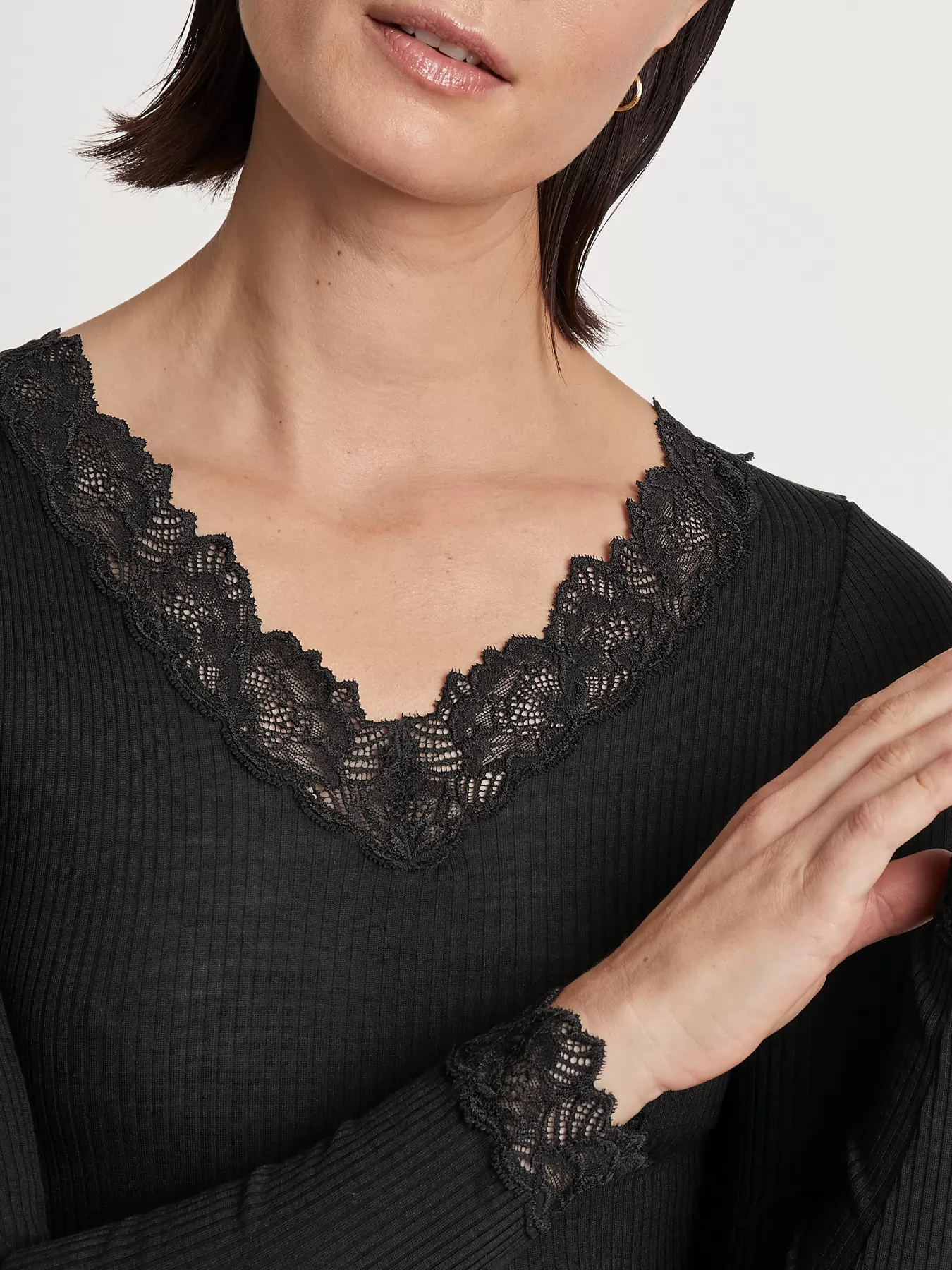 Czarny Jedwabna koszulka damska Calida Silky Wool Joy 15999 - zdjęcie 3