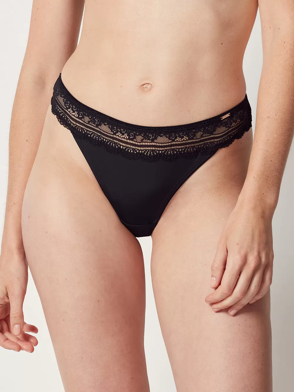 Czarny Stringi damskie Huber Micro Lace 015574 - zdjęcie 1