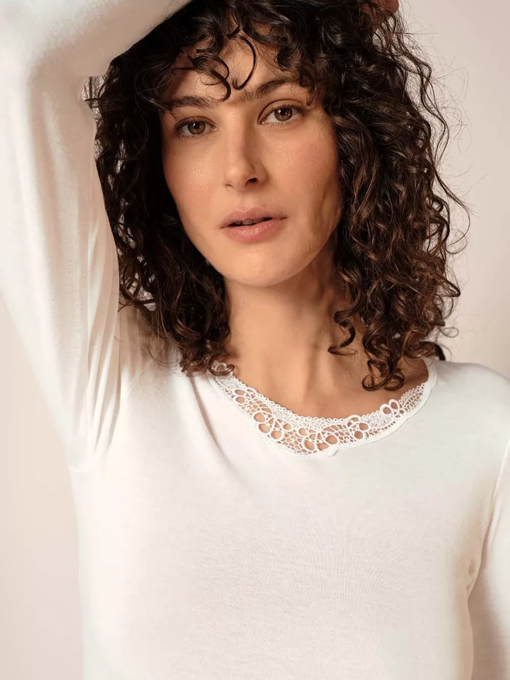 Biały Koszulka damska Huber Cotton Embroidery 015031 - zdjęcie 3